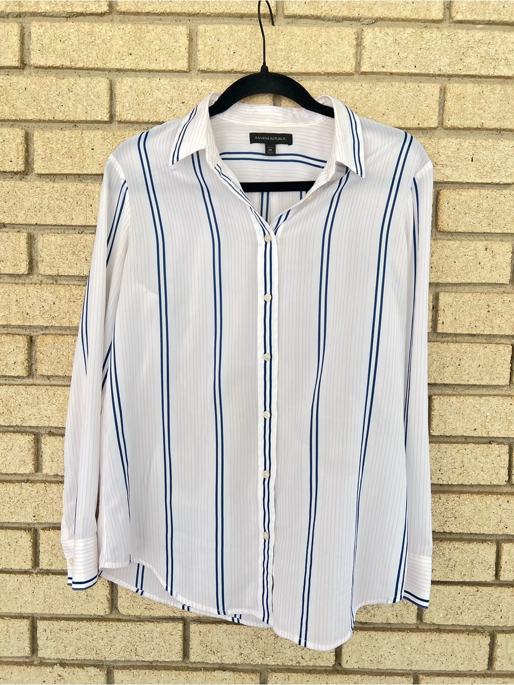 Banana Republic White, Light Pink & Navy Vertical Stripe Women’s Button Up Shirt